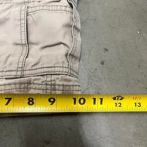 Vintage Y2K baggy Levi's cargo utility hiking skater shorts - Picture 6 of 7